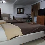 Apartament 3 *